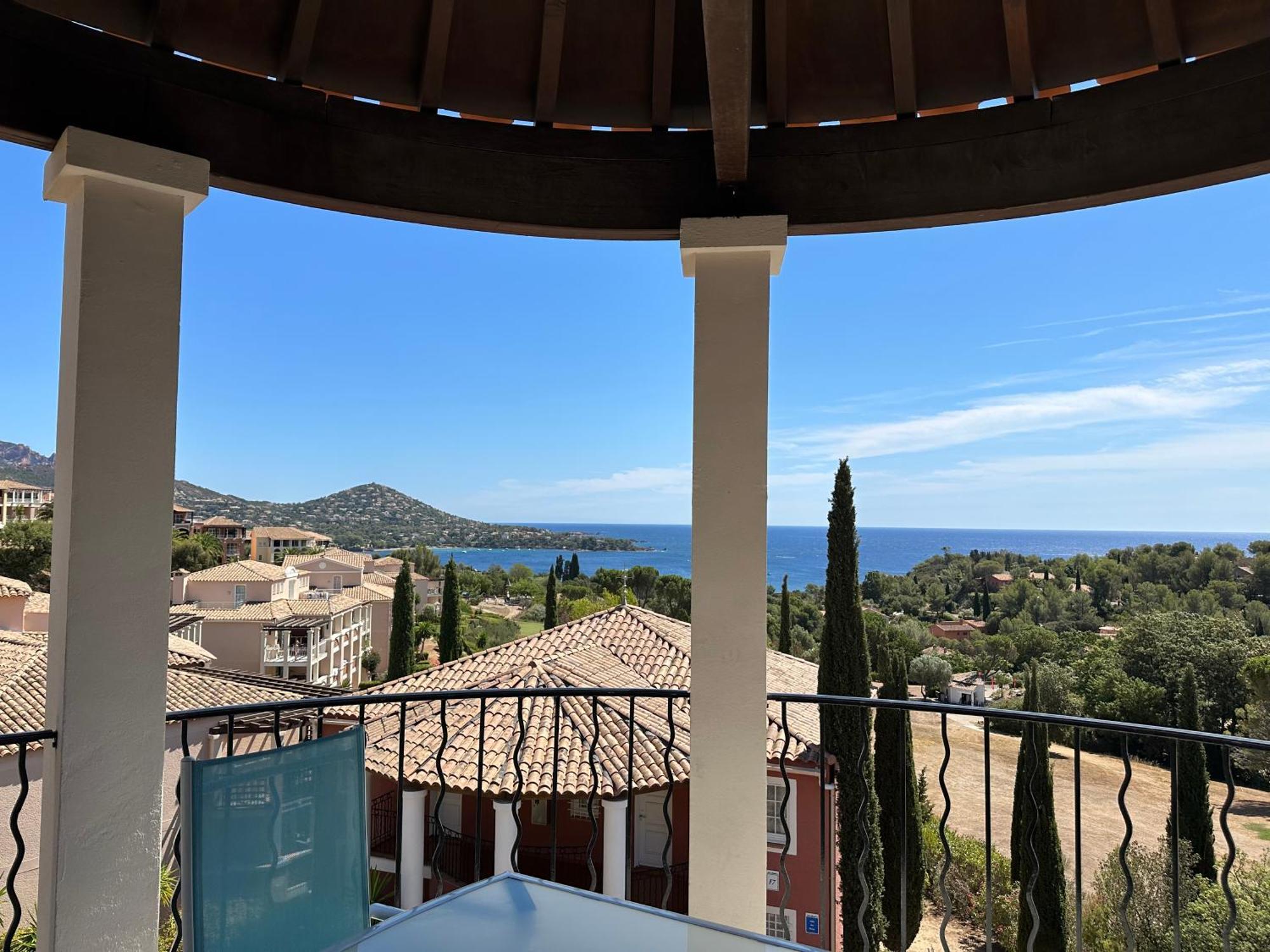 Saint-Raphaël Cap Esterel Vue Mer Et Climatise מראה חיצוני תמונה