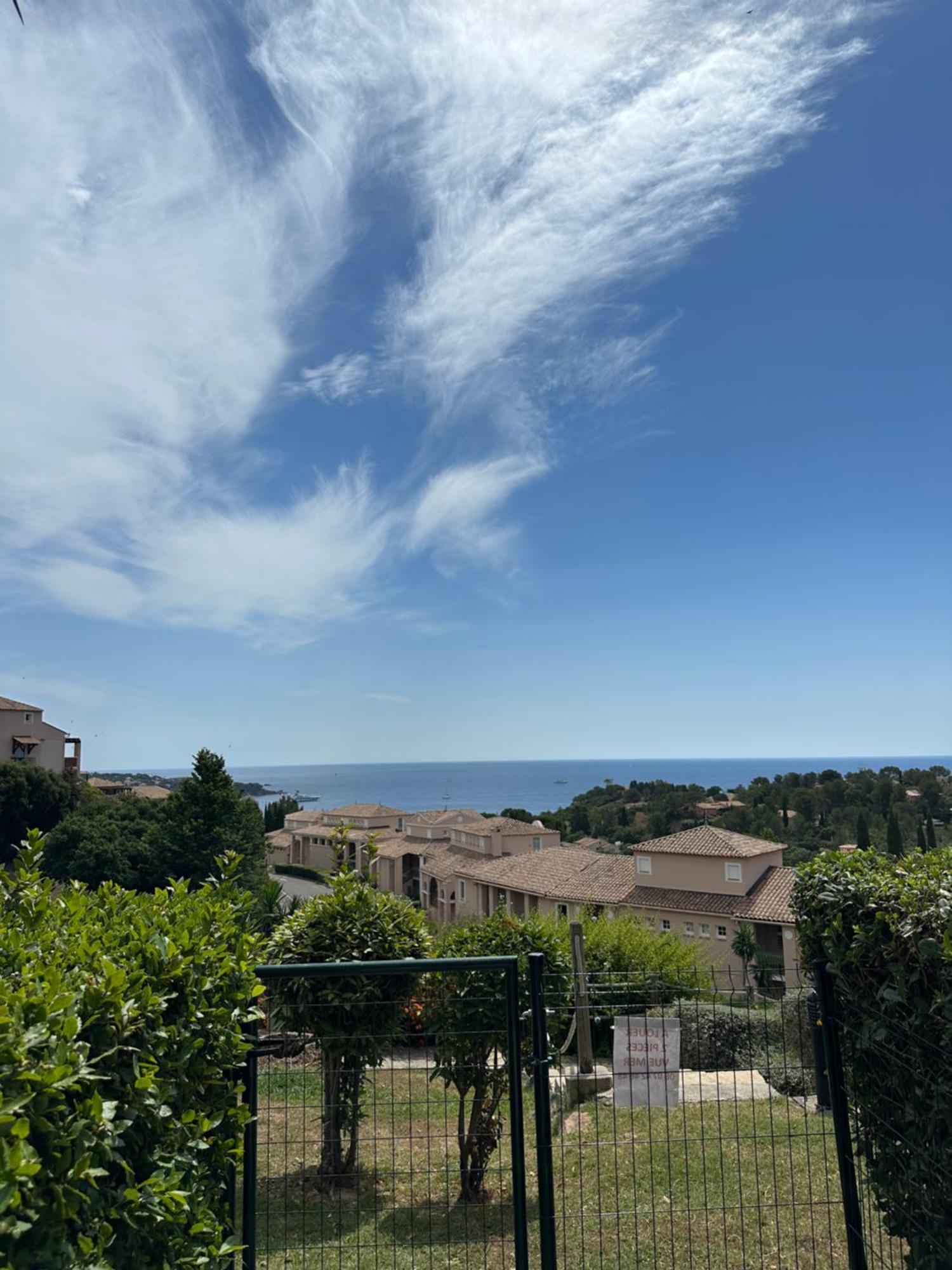 Saint-Raphaël Cap Esterel Vue Mer Et Climatise מראה חיצוני תמונה